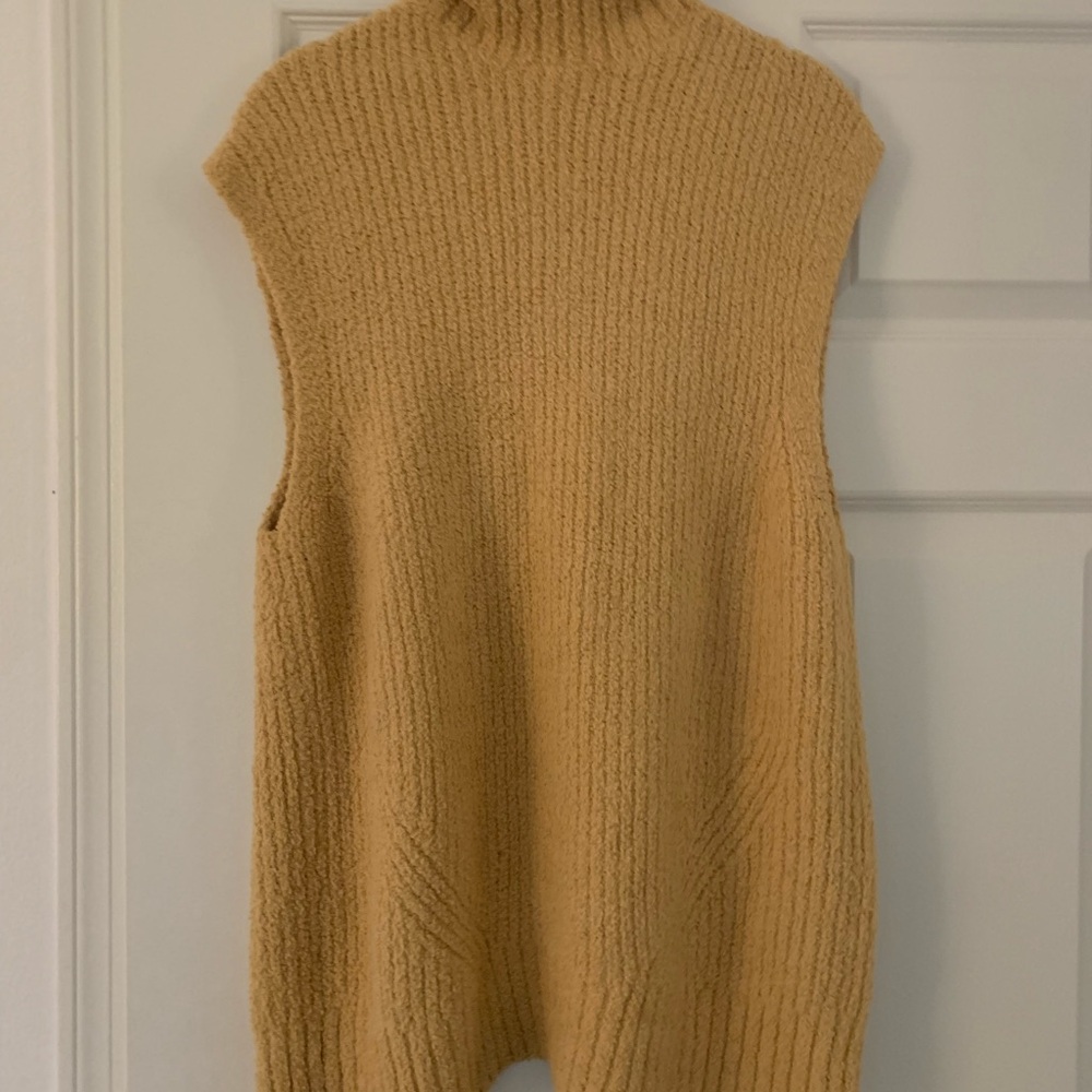 Cozy Tan/Yellow Sleeveless Mockneck Sweater